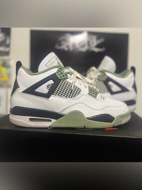 Nike Air Jordan 4 Oil Green seafoam size 9.5 men